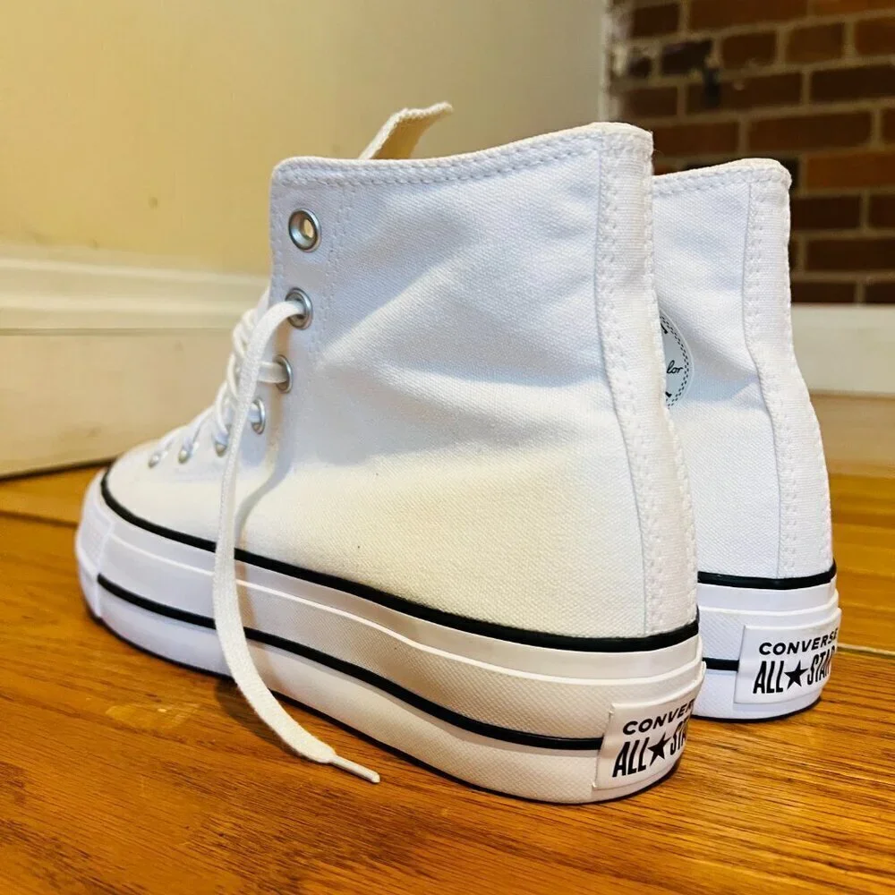 NEW Converse Chuck Taylor All Star Lift Women’s Platform Sneaker